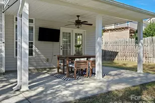 229 Pleasant Grove Ln, Mooresville, NC 28115 - Photo 2