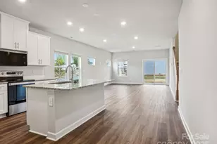 2100 Sunflower Cir, Newton, NC 28658 - Photo 2