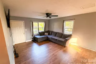 45 Pleasant Ct, Flat Rock, NC 28731 - Photo 4