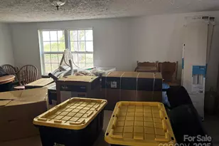 999 Hwy 19E Hwy N, Newland, NC 28657 - Photo 4