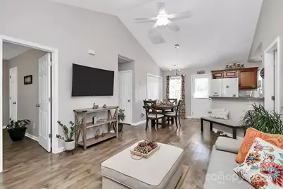 2524 Gelsinger Avenue, Bessemer City, NC 28016 - Photo 6