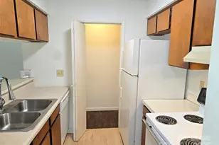 4524 Sharon Chase Dr, Charlotte, NC 28215 - Photo 2