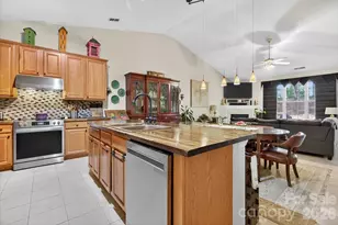 4412 Glenlea Commons Dr, Charlotte, NC 28216 - Photo 26