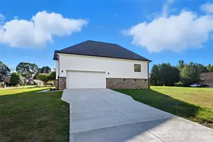 1213 Creek Side Dr, Conover, NC 28613 - Photo 22