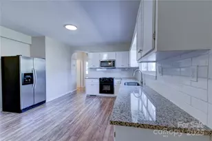 5909 Maple St, Charlotte, NC 28269 - Photo 8