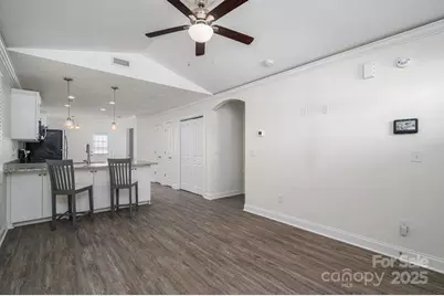 1942 11th Avenue NE, Hickory, NC 28601 - Photo 2