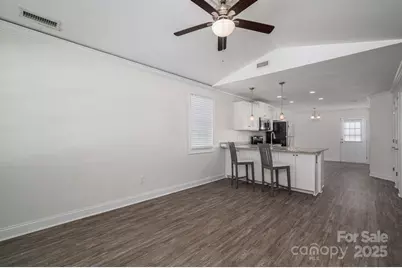 1942 11th Avenue NE, Hickory, NC 28601 - Photo 4