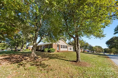 2010 Elizabeth Avenue, Hickory, NC 28602 - Photo 4