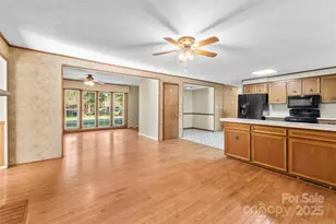 2010 Elizabeth Ave, Hickory, NC 28602 - Photo 6