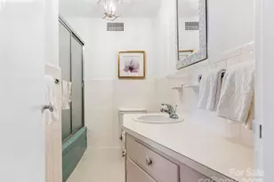 1300 Queens Rd, Charlotte, NC 28207 - Photo 12