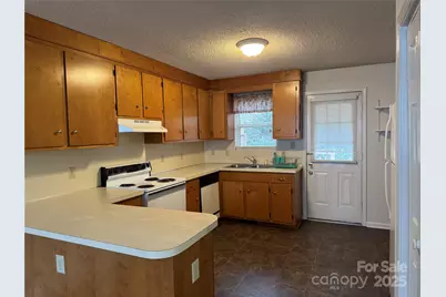 2075 N Whisnant Avenue, Newton, NC 28658 - Photo 8