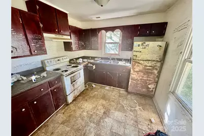 300 E Cedar Street, Yadkinville, NC 27055 - Photo 12