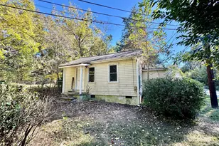 300 E Cedar St, Yadkinville, NC 27055 - Photo 2