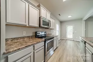 1637 Jakobson Dr, Charlotte, NC 28215 - Photo 16
