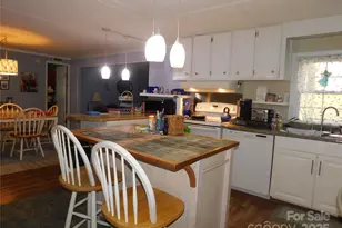 88 E Poplar Dr, Hendersonville, NC 28792 - Photo 4