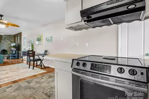 285 Cosmos Dr, Hendersonville, NC 28791 - Photo 20