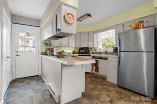 285 Cosmos Dr, Hendersonville, NC 28791 - Photo 18