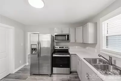 2301 Shamrock Drive, Charlotte, NC 28205 - Photo 12