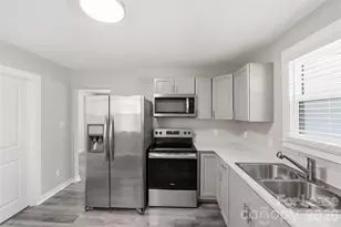 2301 Shamrock Dr, Charlotte, NC 28205 - Photo 12