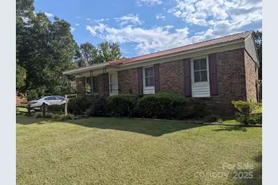 561 Craig Circle, Bennettsville, SC 29512 - Photo 2