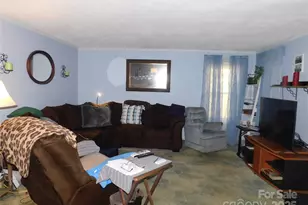 88 E Poplar Dr, Hendersonville, NC 28792 - Photo 10