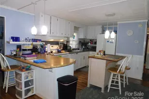 88 E Poplar Dr, Hendersonville, NC 28792 - Photo 6