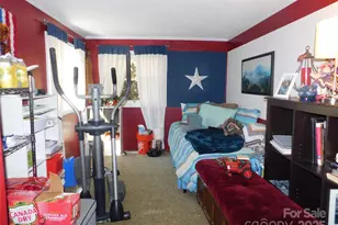 88 E Poplar Dr, Hendersonville, NC 28792 - Photo 14