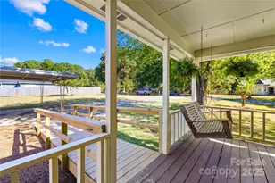 700 Chestnut Ln, Matthews, NC 28104 - Photo 10