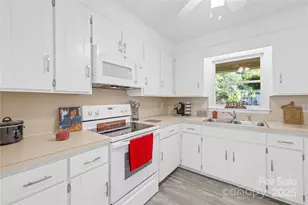 700 Chestnut Ln, Matthews, NC 28104 - Photo 18