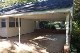 3937 Belcross Dr, Charlotte, NC 28205 - Photo 4