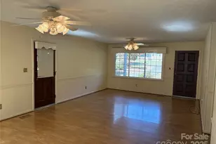 707 Sandalwood Ln, Kings Mountain, NC 28086 - Photo 6