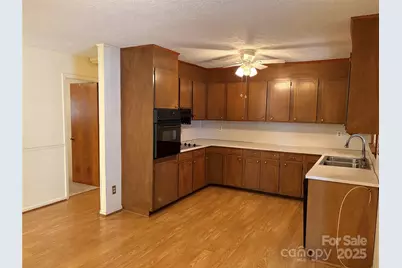 707 Sandalwood Lane, Kings Mountain, NC 28086 - Photo 10