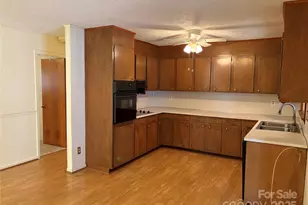 707 Sandalwood Ln, Kings Mountain, NC 28086 - Photo 10