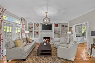 7000 Foxglove Dr, Charlotte, NC 28226 - Photo 2