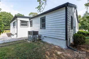 8000 Chapman St, Charlotte, NC 28216 - Photo 8