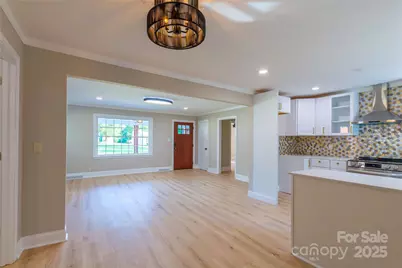 8000 Chapman Street, Charlotte, NC 28216 - Photo 12