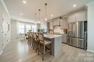 4040 Hidden Oaks Dr, Charlotte, NC 28205 - Photo 8