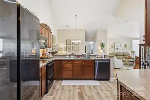 817 Wynnshire Drive, Hickory, NC 28601 - Photo 16