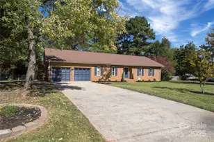 1004 Sandy Ct, Gastonia, NC 28056 - Photo 2
