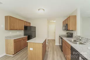 11126 Amber Glen Dr, Charlotte, NC 28269 - Photo 6