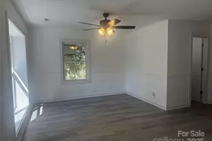 1123 Saratoga Dr, Charlotte, NC 28208 - Photo 6