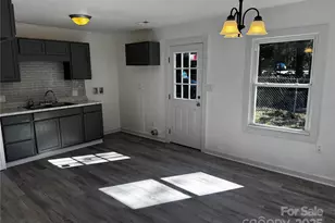 1123 Saratoga Dr, Charlotte, NC 28208 - Photo 4