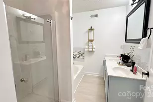 2434 Summer Meadow Ct, Charlotte, NC 28216 - Photo 10