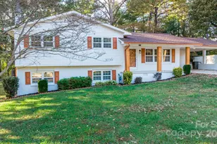 3851 Idlewood Acres Rd, Hickory, NC 28601 - Photo 2