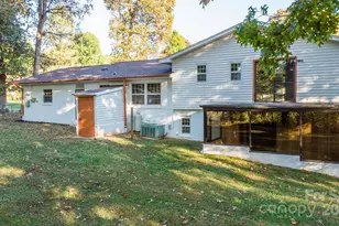 3851 Idlewood Acres Rd, Hickory, NC 28601 - Photo 4