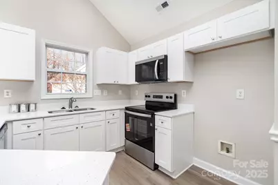 4435 Gladwood Lane, Charlotte, NC 28269 - Photo 10