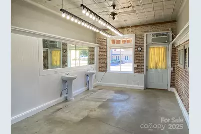 7 Liberty Street E, York, SC 29745 - Photo 4