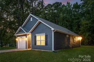 3913 Oakwood Rd, Charlotte, NC 28269 - Photo 2