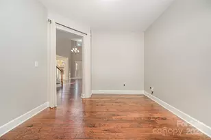 9819 Jeanette Cir, Charlotte, NC 28213 - Photo 10