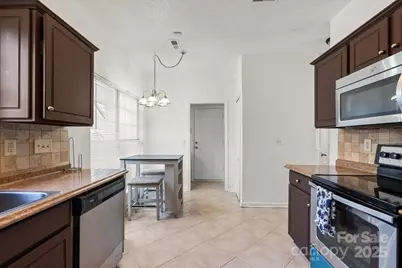 8927 Little Hampton Place, Charlotte, NC 28215 - Photo 6